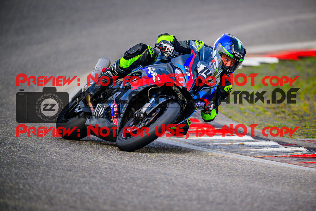 MaZZes_FotoMatrix_240910_6007705_7235 | WEISS