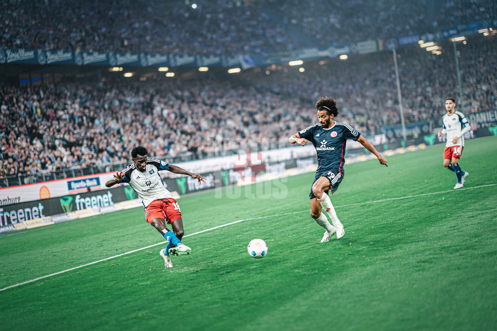 Fußball | Männer | Saison 2023/2024 | 2. Fußball-Bundesliga | Hamburger SV vs. Fortuna Düsseldorf | 29.09.2023 | Bakery Jatta (#18, HSV) bei der Ballhereingabe