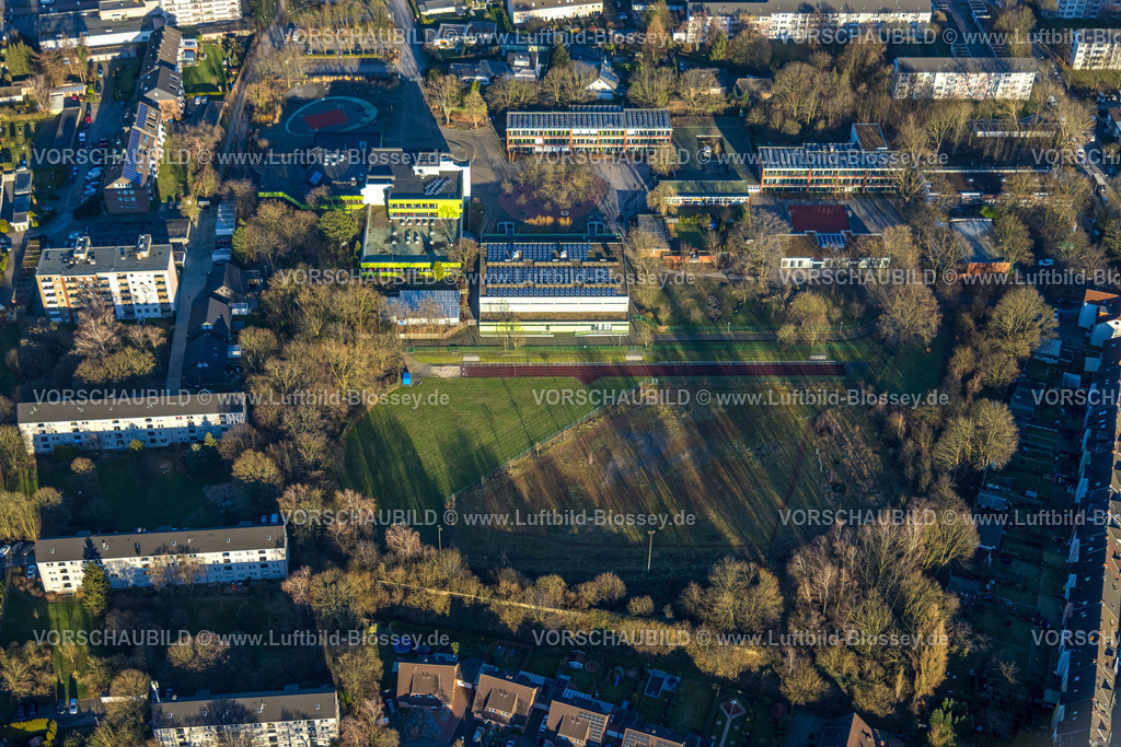 Gladbeck240108324 | Luftbild, alter Sportplatz mit langer Laufbahn am Erich Fried Park und Schulzentrum Brauck, Erich-Fried-Schule und Erich Kästner Realschule, mit Solardach, Brauck, Gladbeck, Ruhrgebiet, Nordrhein-Westfalen, Deutschland