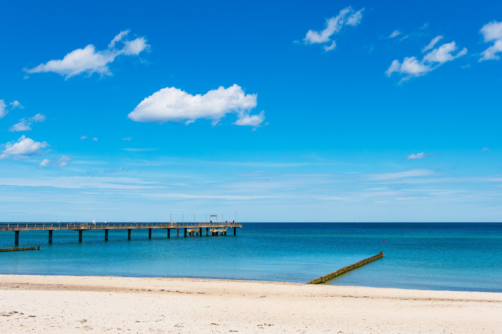 Strand und Seebrücke an der Ostseeküste in Heiligendamm | Strand und Seebrücke an der Ostseeküste in Heiligendamm.