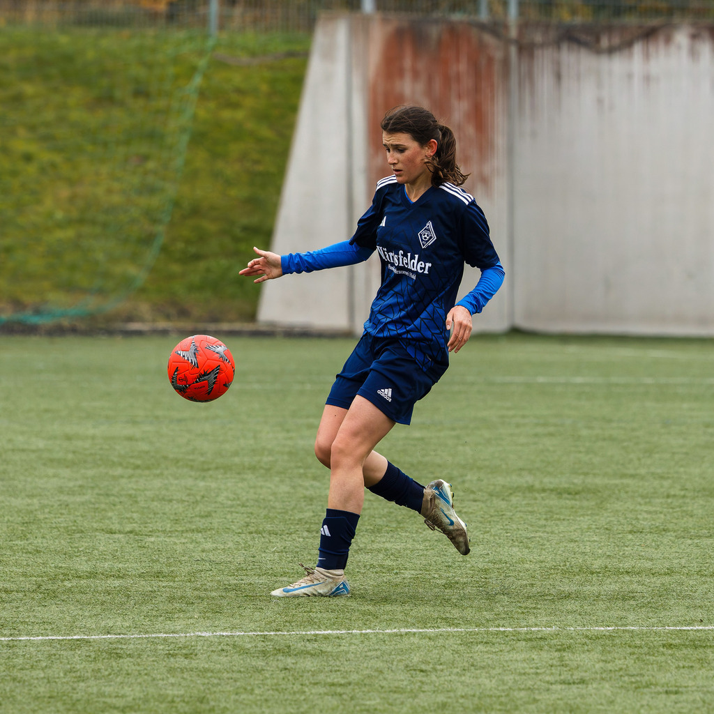 FCH-HÄR_251019_8461 | Fotopresso – Sportfotografie in Heidenheim & Umgebung. Professionelle Sportfotografie für unvergessliche Momente. Dynamische Action-Shots, emotionale Szenen & hochwertige Bilder. - Realisiert mit Pictrs.com