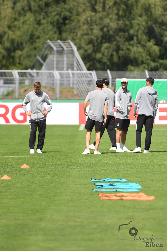 SV Atlas-Delmenhorst-Borussia Mönchengladbach | DFB-Pokal 1. Runde;SV Atlas Delmenhorst (gelb)-Borussia Mönchengladbach (schwarz) am 17.08.2025 in Oldenburg (Marschweg-Stadion), Photo: Philip Eiben 2025 - Realisiert mit Pictrs.com