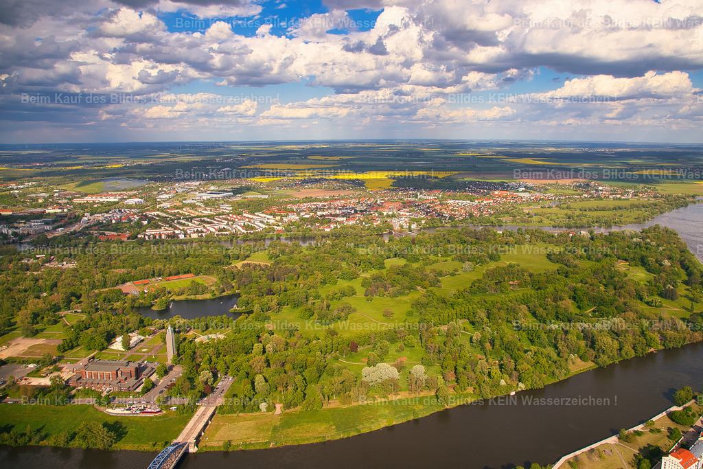 Stadtpark_Rothehorn_komplett_Übersicht_1344 | Diese Luftaufnahme entstand aus einem Tragschrauber. Aus mehreren hundert Metern Höhe eröffnet sich ein einzigartiger Blick auf Magdeburg und seine Umgebung – eine Perspektive, die die Größe, Struktur und Vielfalt der Stadt besonders eindrucksvoll zeigt. - Realisiert mit Pictrs.com