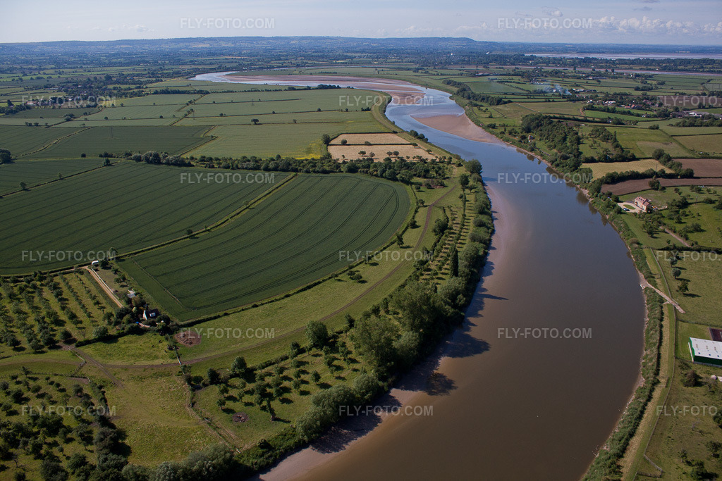 Aerial view: Knee of the River Severn near Oakle Street in Oakle Street in the state England, Great Britain. – Photo: IMG_40773(39734).jpg taken on 06/11/2011 by Werner Riehm/FLY-FOTO.com – Resolution of the original: 4752 x 3168 px