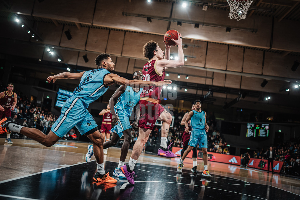 Basketball | Männer | Saison 2024/2025 | BKT EuroCup | Veolia Towers Hamburg vs. 7Bet-Lietkabelis Panevezys | 21.01.2025 | Oleksandr Kovliar (#50, BC 7Bet-Lietkabelis Panevezys) beim Korbleger