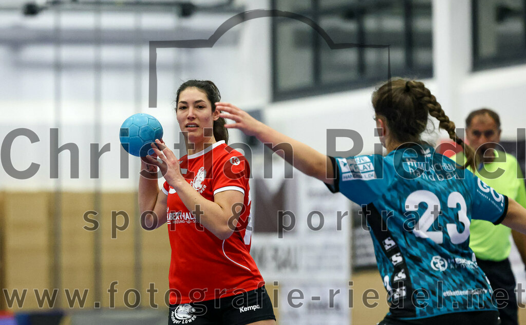 2022-11-27_038_SV_Anzing_gegen_HT_Muenchen_II | Anzing, Deutschland, 27.11.2022:
Handball, Bezirksliga 2022 / 2023, 7. Spieltag, SV Anzing gegen HT München II, Endergebnis: 28:32

Laura Greppmair (SV Anzing, #15), Lucie Hartmann (HT München, #23)

Foto: Christian Riedel / fotografie-riedel.net