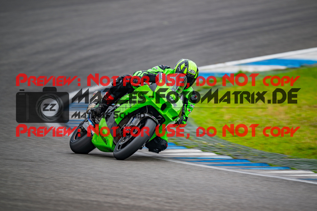 MaZZes_FotoMatrix_240701_6007705_6586 | WEISS