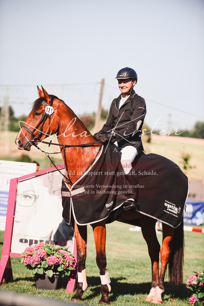 DSC_2294 | Pferde- und Turnierfotografie in Westsachsen. Pferdeportraits, Auftragszeichnungen und intuitive Kunst.