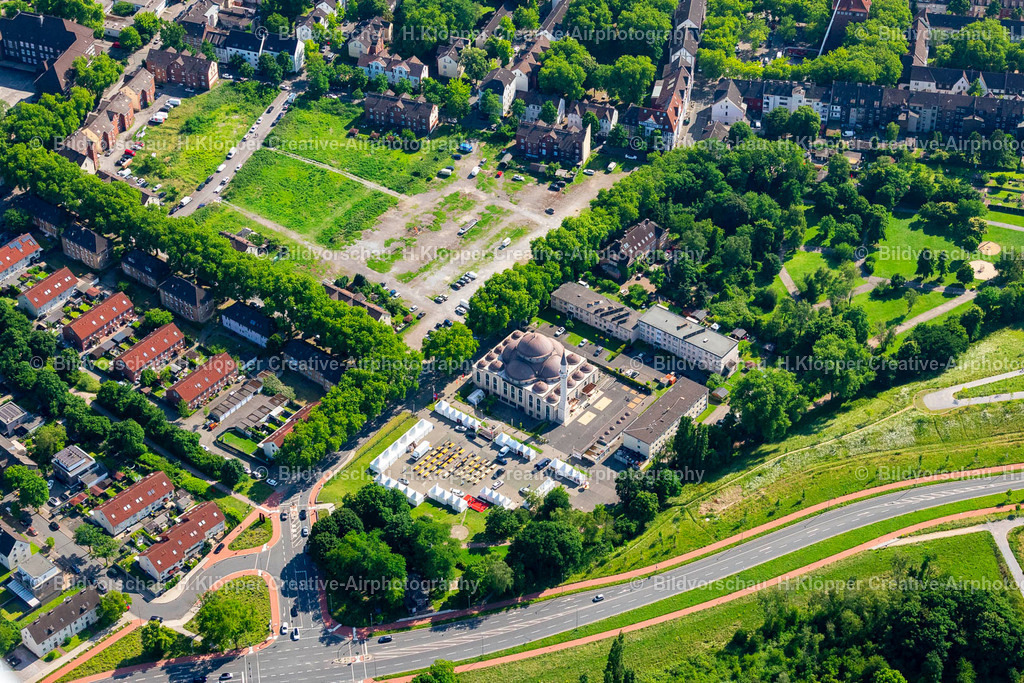 Luftbild Duisburg-4632 | Luftbildfotografie Gebäude der DITIB- Moschee an der Warbruckstrasse in Duisburg-Marxloh im Bundesland Nordrhein-Westfalen - Realisiert mit Pictrs.com