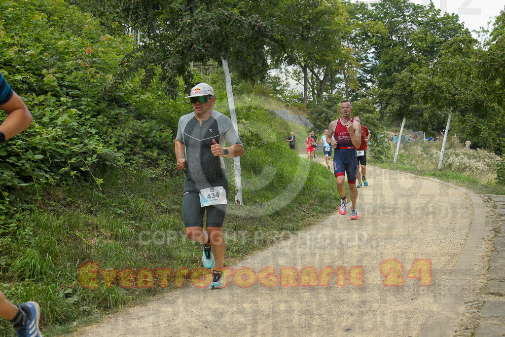 250824_1349_EX1_3800 | Sportfotografie im Rhein-Sieg Kreis, Köln, Bonn, NRW, Rheinland Pfalz, Hessen, etc. Unser Tätigkeitsfeld umfasst den Laufsport vom Volkslauf über den Marathon, Duathlon, Triathon bis zum Ultralauf wie Kölnpfad Ultra oder Schindertrail.