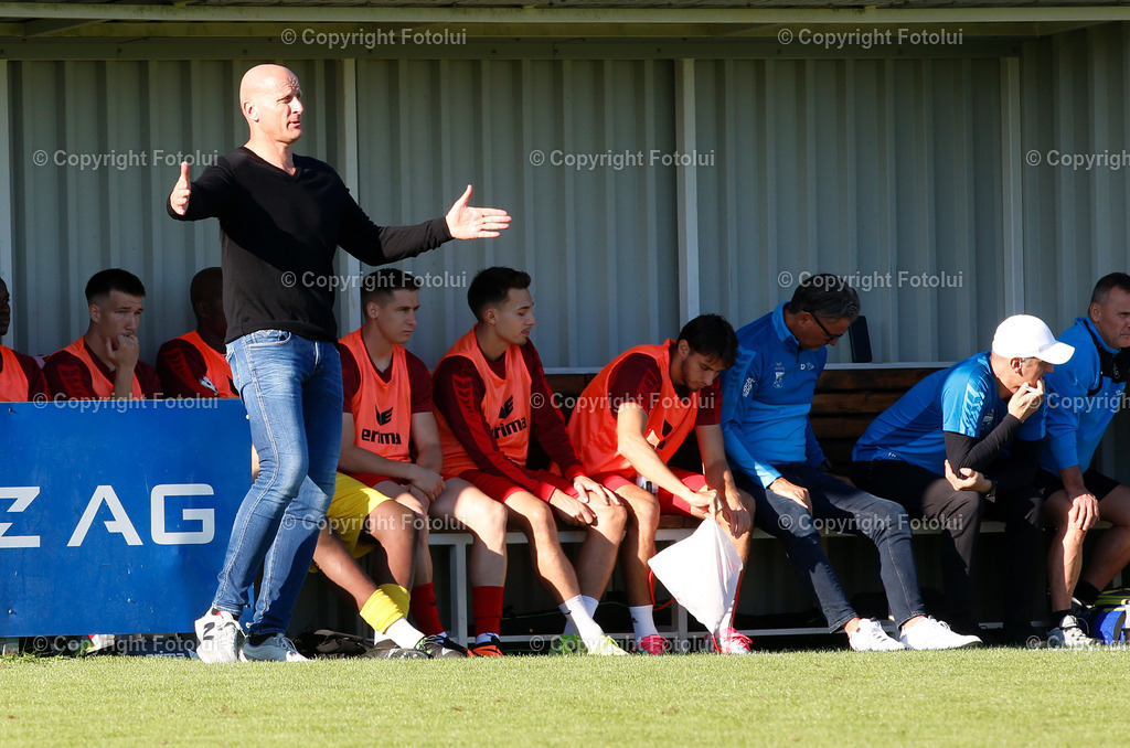 A_LUI_250925_0000017 | SPORT,FUSSBALL REGINALLIGA MITTE ASKOE OEDT-JUNGE WIKINGER 27.09.25 IM BILD: CARSTEN JANCKER (OEDT) UND (JUNGE WIKINGER FOTO:FOTOLUI