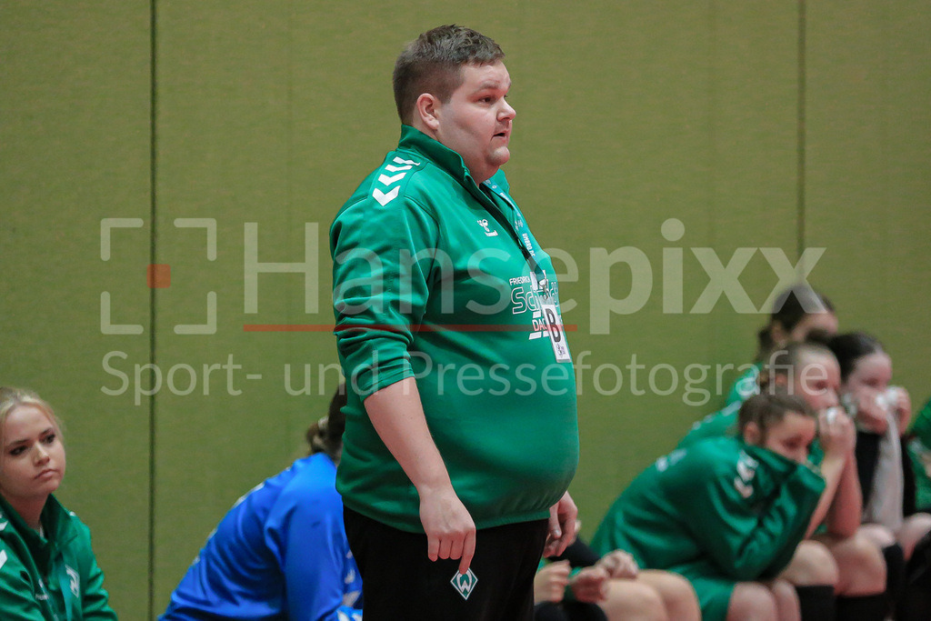 Handball, 2. Bundesliga Frauen, SV Werder Bremen - HL Buchholz 08-Rosengarten | v.li.: Timm Dietrich (Trainer, Cheftrainer, SV Werder Bremen)