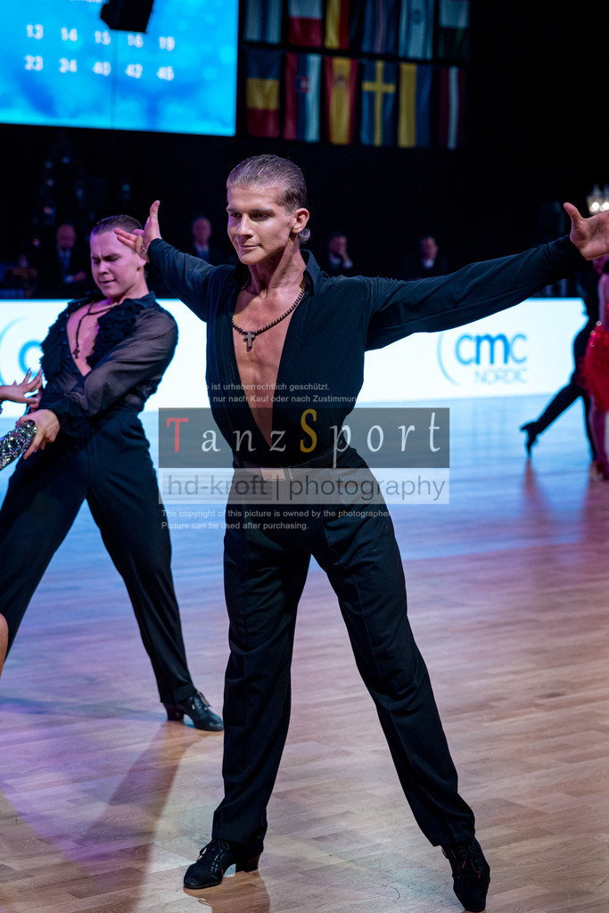 20251212_WDSF_World_Ch_Cup_RS-Lat_0713-2 | Tanzsportbilder, Standardtanz, Lateintanz, WDSF, DTV, LTVB, dancecomp, goc, hessen tanzt, blaues band der spree, walzer, tango, wiener walzer, slowfox, quickstepp, samba, rumba, cha-cha-cha, paso doble. jive, hd-kroft photography, turniertanzsport