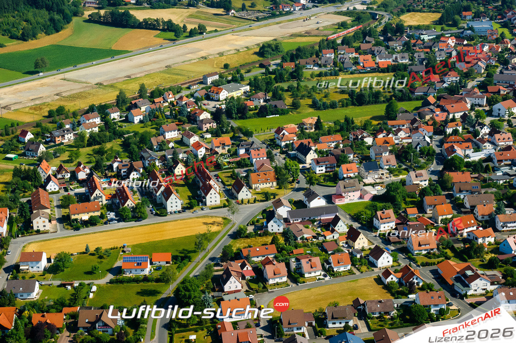 Die Luftaufnahme Neuses - Kronach wurde vom UL-Flugzeug (keine Drohne) aus fotografiert.Hohe Druck- Auflösung-die Geschenkidee!