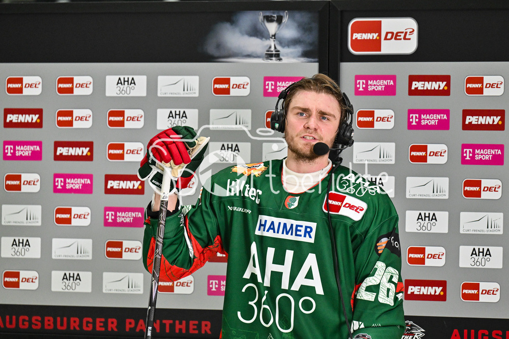Augsburger Panther - Löwen Frankfurt | AUGSBURG, GERMANY - 16. JANUARY: im Bild Alexander BLANK (Augsburger Panther 26) bei MagentaSport nach dem Match zwischen den Augsburger Panthern und den Löwen Frankfurt am 40. Spieltag der penny DEL im Curt Frenzel Stadion