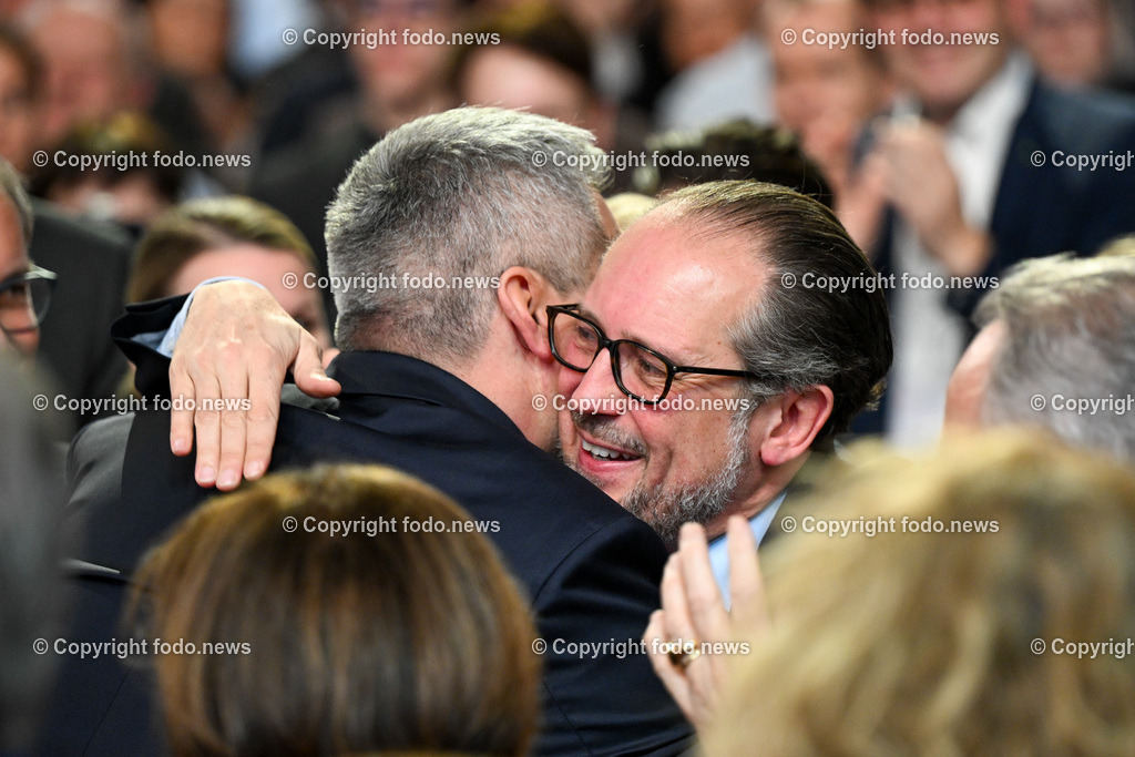 Der Oesterreichplan_ OeVP_ Wels_ 26.01.2024-25 | 26.01.2024, Wels, AUT, ÖVP, Der Österreichplan, im Bild BK Karl Nehammer (VP, Bundeskanzler), BM Alexander Schallenberg (VP, europaeische und internationale Angelegenheiten)