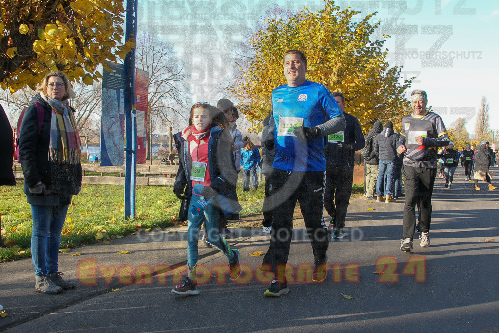 241201_1036_EV4_9598 | Sportfotografie im Rhein-Sieg Kreis, Köln, Bonn, NRW, Rheinland Pfalz, Hessen, etc. Unser Tätigkeitsfeld umfasst den Laufsport vom Volkslauf über den Marathon, Duathlon, Triathon bis zum Ultralauf wie Kölnpfad Ultra oder Schindertrail.