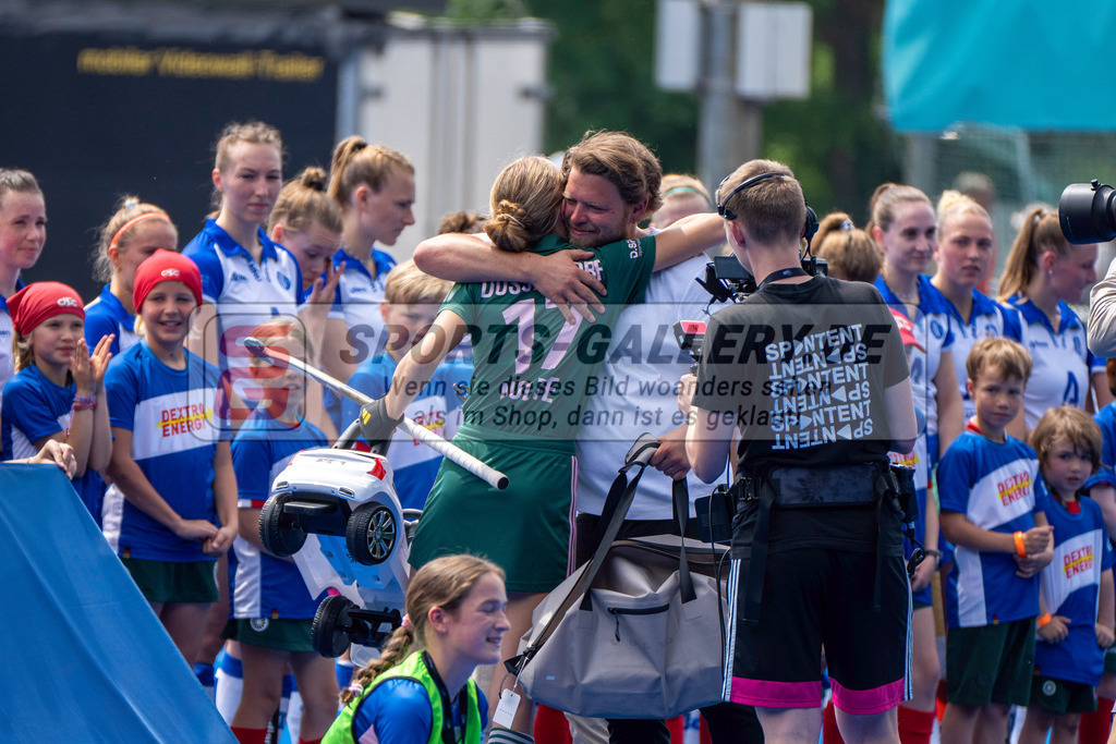 Final4_20250531-1304-HK107634 | Krefeld, Deutschland, 31.05.2025:  Feldhockey Final4 2025 – „Deutsche Feldhockey-Meisterschaften 2025“ im Gerd-Wellen-Hockeyanlage am 31.05.2025 in Krefeld, Deutschland. (Foto von Kramhöller/Fehrmann/Kaste)Krefeld, Germany, 31.05.2025: Feldhockey Final4 2025 – „Deutsche Feldhockey-Meisterschaften 2025“ in Gerd-Wellen-Hockeyanlage at 31.05.2025 in Krefeld, Deutschland. (Foto from Kramhöller/Fehrmann/Kaste)