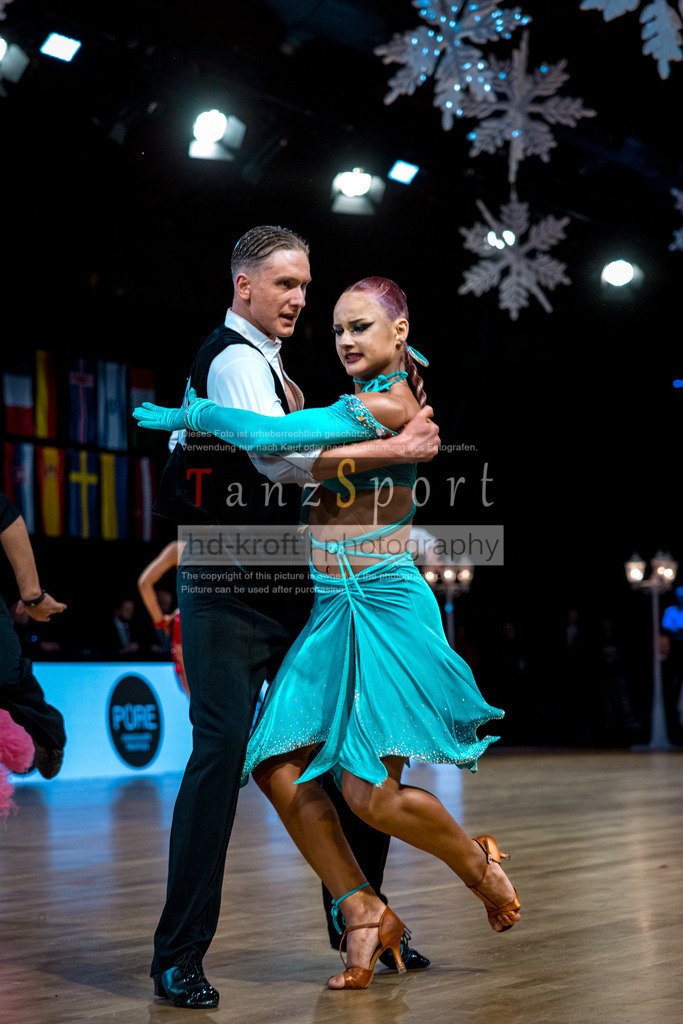 20251213_Baltic-GP_2306-2 | Tanzsportbilder, Standardtanz, Lateintanz, WDSF, DTV, LTVB, dancecomp, goc, hessen tanzt, blaues band der spree, walzer, tango, wiener walzer, slowfox, quickstepp, samba, rumba, cha-cha-cha, paso doble. jive, hd-kroft photography, turniertanzsport