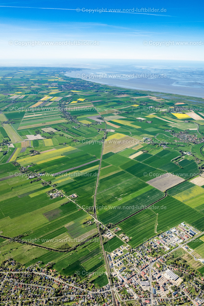 Cadenberge_bis_Otterndorf_ELS_1241300423 | CADENBERGE 30.04.2023 Strukturen auf landwirtschaftlichen Feldern in Cadenberge im Bundesland Niedersachsen, Deutschland. // Structures on agricultural fields in Cadenberge in the state Lower Saxony, Germany. Foto: Martin Elsen