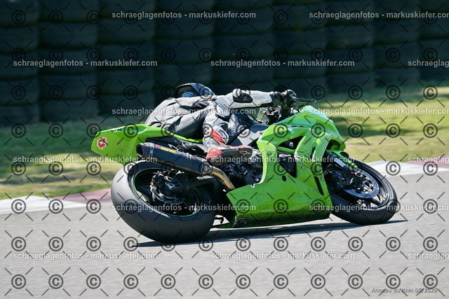 26BT01-0869 | markuskiefer.com - Realisiert mit Pictrs.com