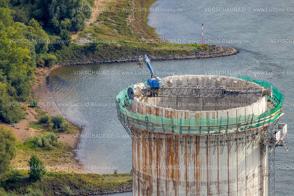 Voerde250904362 | Luftbild, Baustelle mit Rückbauarbeiten an einem Turm des Kraftwerk Voerde, Möllen, Voerde, Ruhrgebiet, Nordrhein-Westfalen, Deutschland