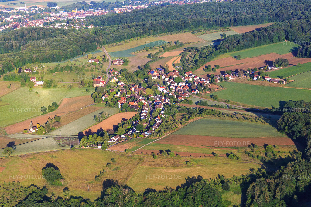Luftbild: Ortsteil Maleck aus Osten im Ortsteil Windenreute in Emmendingen im Bundesland Baden-Württemberg in Deutschland. Foto: IMG_147542.jpg vom 30.05.2025 durch Werner Riehm/FLY-FOTO.de