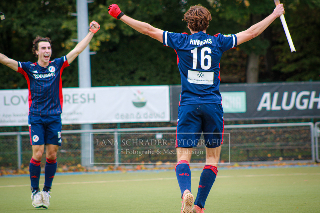 Peer Hinrichs und Teo Hinrichs Mannheimer HC - Hamburger Polo Club  | Jubel nach Tor von Peer Hinrichs mit seinem Bruder Teo Hinrichs - Realisiert mit Pictrs.com