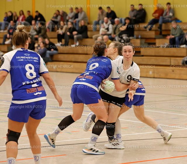Tabellenführer TuS Zwingenberg gewinnt | 25.01.2025 Handball Frauen Oberliga TSV Pfungstadt vs TuS Zwingenberg (26:36) v. li. Katharina Hilgert (9 TSV Pfungstadt) Melina Greene (9 TuS) (Foto: Peter Henrich) - Realisiert mit Pictrs.com