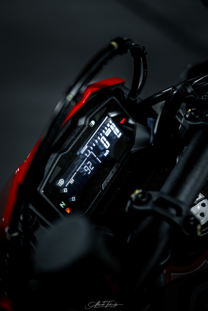 Hypermotard 698 Mono | Entdecken Sie die faszinierende Welt von Alexander Tschuncky Arts: Kreative Fotografie, atemberaubende Automobilkunst und hochwertiger Bilderdruck. Lassen Sie sich inspirieren! - Realisiert mit Pictrs.com