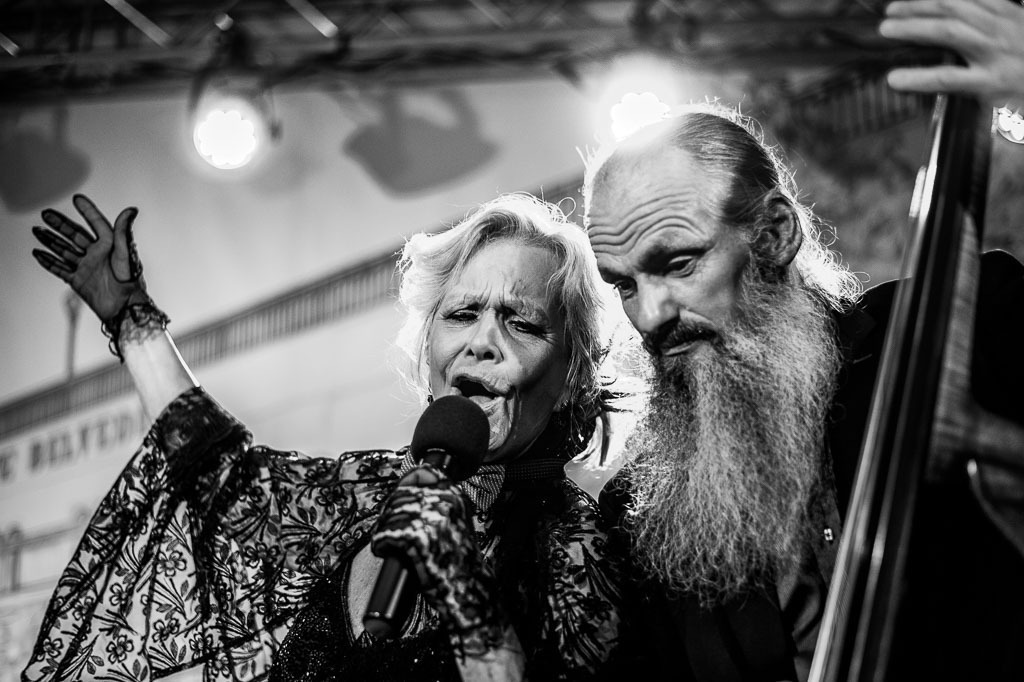 Konzert Dorit Gäbler | Dorit Gäbler im Forte Belvedere Leisnig zum Festival Hallo Leisnig 2022. - Realisiert mit Pictrs.com