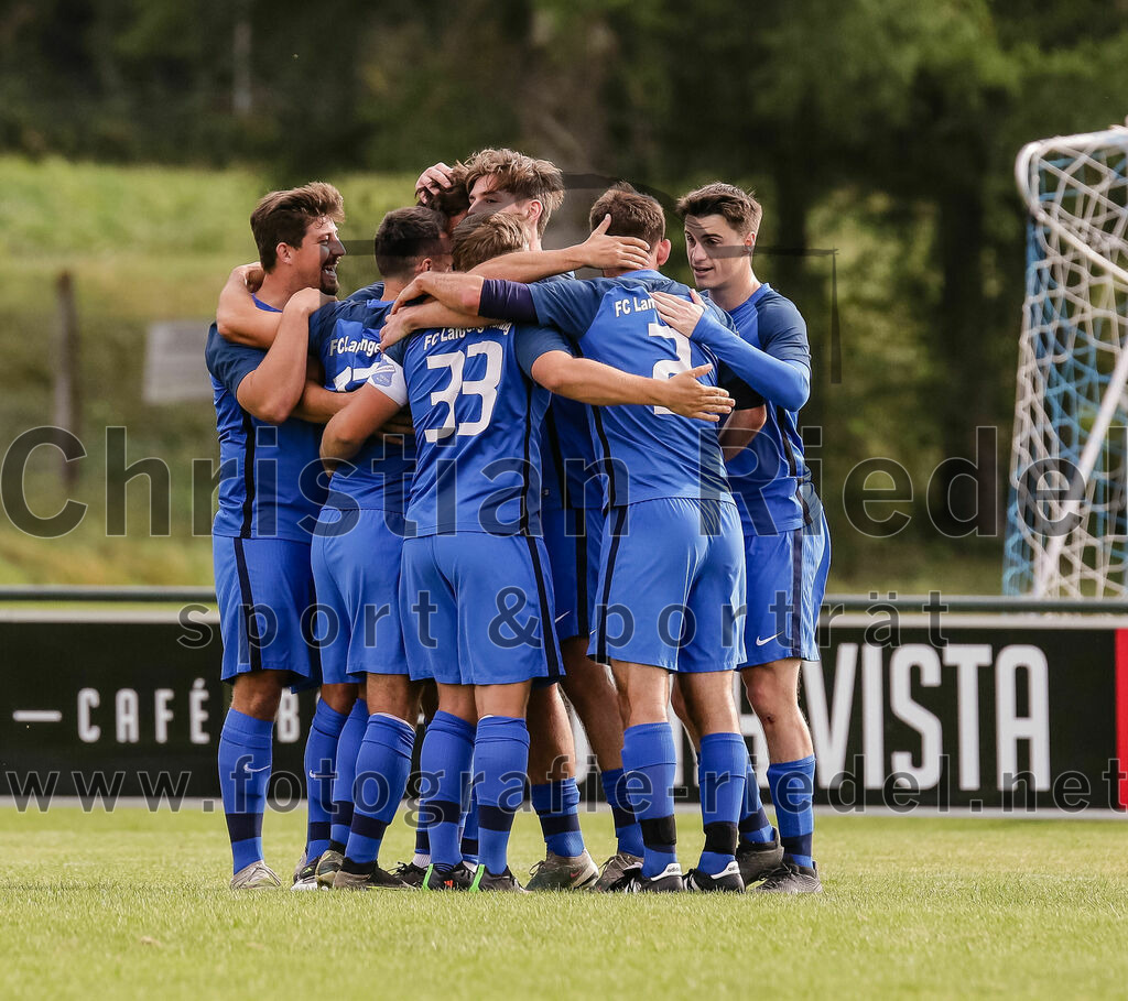 2023-10-14_052_FC_Langengeisling_gegen_TSV_Siegsdorf | Erding, Deutschland, 14.10.2023:
Fußball, Bezirksliga Oberbayern Ost 2023 / 2024, 13. Spieltag, FC Langengeisling gegen TSV Siegsdorf, Endergebnis: 3:0

Jubel nach dem 1:0 durch Kilian Stenzel (FC Langengeisling, #32)

Foto: Christian Riedel / fotografie-riedel.net