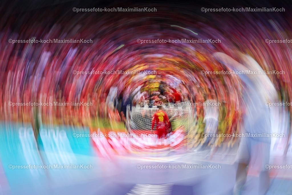 EHF18012601020 | 18.01.2026, Handball, Men's EHF EURO 2026, Portugal - Nordmazedonien, Jyske Bank Boxen in Herning, Dänemark, Preliminary Round: Dynamic Feature of the full Grandstand with spectators