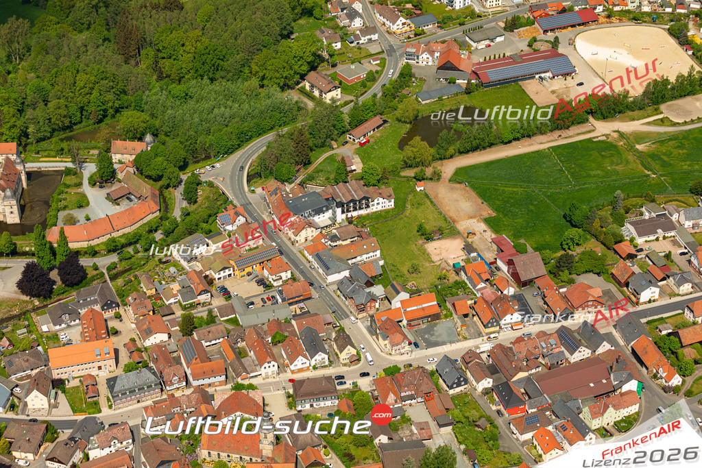 Das Luftbild der Stadt Mitwitz wurde 2022 vom Flugzeug heraus erstellt (keine Drohnen-Aufnahmen) Aufnahmehöhe ca.450 Meter- hohe Bildauflösung und Druck-Qualität. Garantiert!