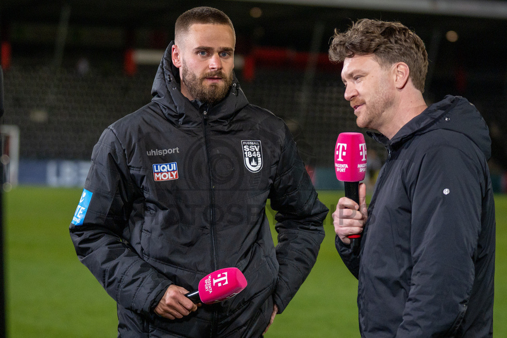 VfB Stuttgart II vs. SSV Ulm 1846 Fussball, Fussball, 3. Liga, 32. Spieltag, 08.04.2026 | Lucas Roeser (SSV Ulm 1846 Fussball, #09) im Interview nach Abpfiff,VfB Stuttgart II vs. SSV Ulm 1846 Fussball, Fussball, 3. Liga, 32. Spieltag, 08.04.2026DFB regulations prohibit any use of photographs as image sequences and/or quasi-video