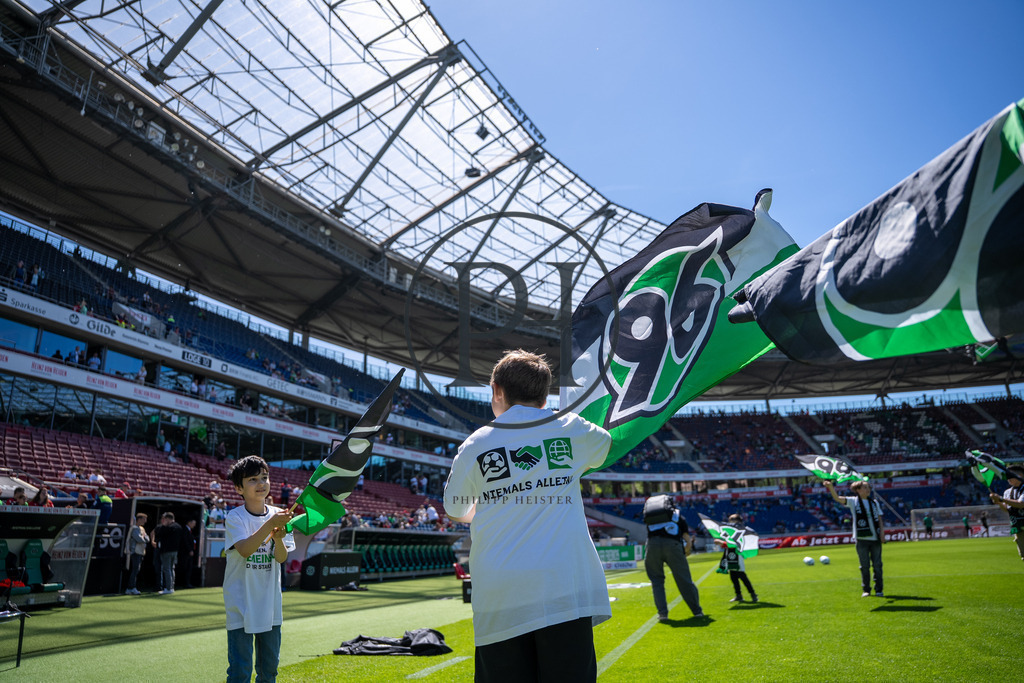 Hannover 96 vs SpVgg Fürth – 2. Bundesliga – 11.05.2025 | Szene aus dem 2. Bundesliga-Spiel des 33. Spieltags zwischen Hannover 96 und der SpVgg Früth am 11 Mai 2025 in der Heinz von Heiden Arena in Hannover. Endstand: 1:1. Fotografiert von Philipp Heist. - Realisiert mit Pictrs.com