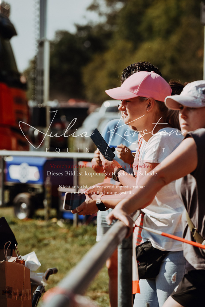 DSC_6139 | Pferde- und Turnierfotografie in Westsachsen. Pferdeportraits, Auftragszeichnungen und intuitive Kunst.