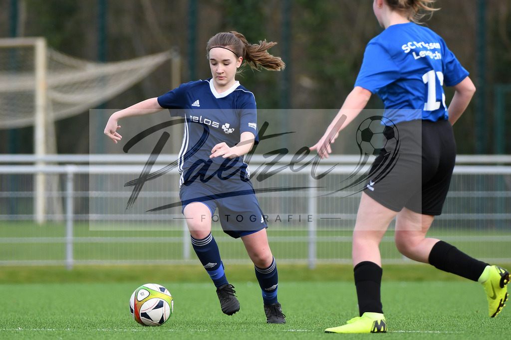 LENGRE20200229_0023 | Fussball, C-Juniorinnen:   bei dem Testspiel zwischen SC Preussen Lengerich und TSG 07 Burg Gretesch im Windmoeller &amp; Hoelscher Stadion am 29.02.2020 in Lengerich, Deutschland. - Realisiert mit Pictrs.com