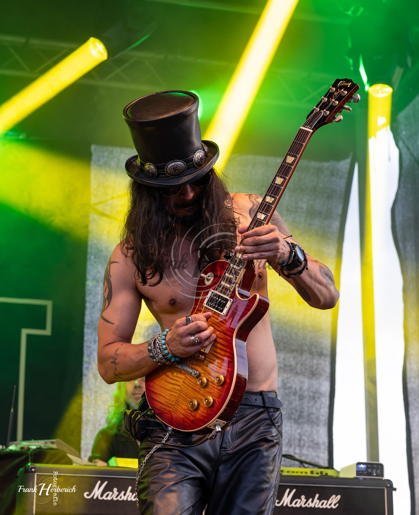 Slash n´Roses | Slash n´Roses - Realisiert mit Pictrs.com