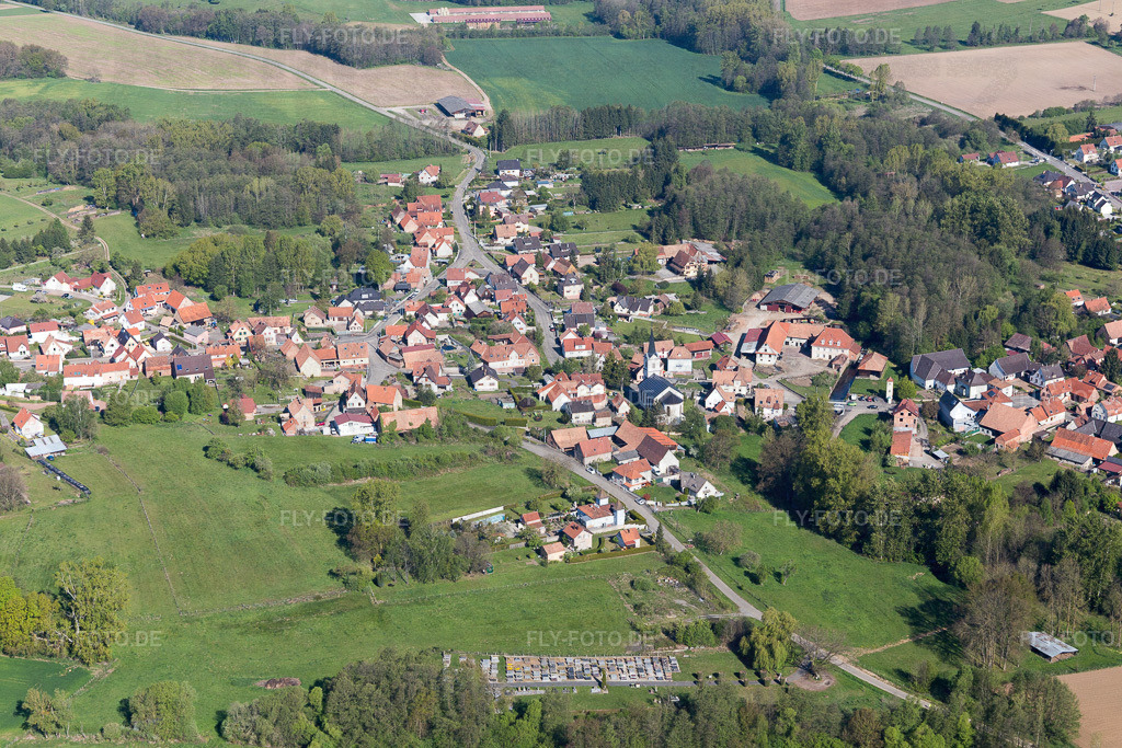 Ortsansicht | Luftbild: Ortsansicht in Gumbrechtshoffen im Bundesland Bas-Rhin in Frankreich. Foto: IMG_099502.jpg vom 30.04.2017 durch Werner Riehm/FLY-FOTO.de - Realisiert mit Pictrs.com