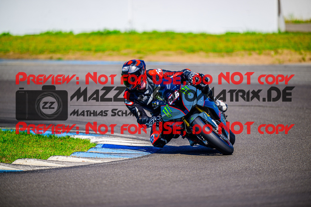 MaZZes_FotoMatrix_240520_6021986_7275 | WEISS