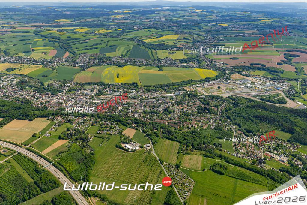 Das Luftbild der Stadt Hohenstein-Ernstthal wurde 2022 vom Flugzeug heraus erstellt (keine Drohnen-Aufnahmen) Aufnahmehöhe ca.450 Meter- hohe Bildauflösung und Druck-Qualität. Garantiert!