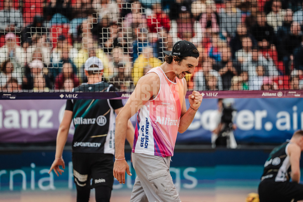 Beachvolleyball | Männer | Allianz German Beach Tour 2025 | Tourstop Bremen | 15.06.2025 | Jannik Kühlborn jubelt