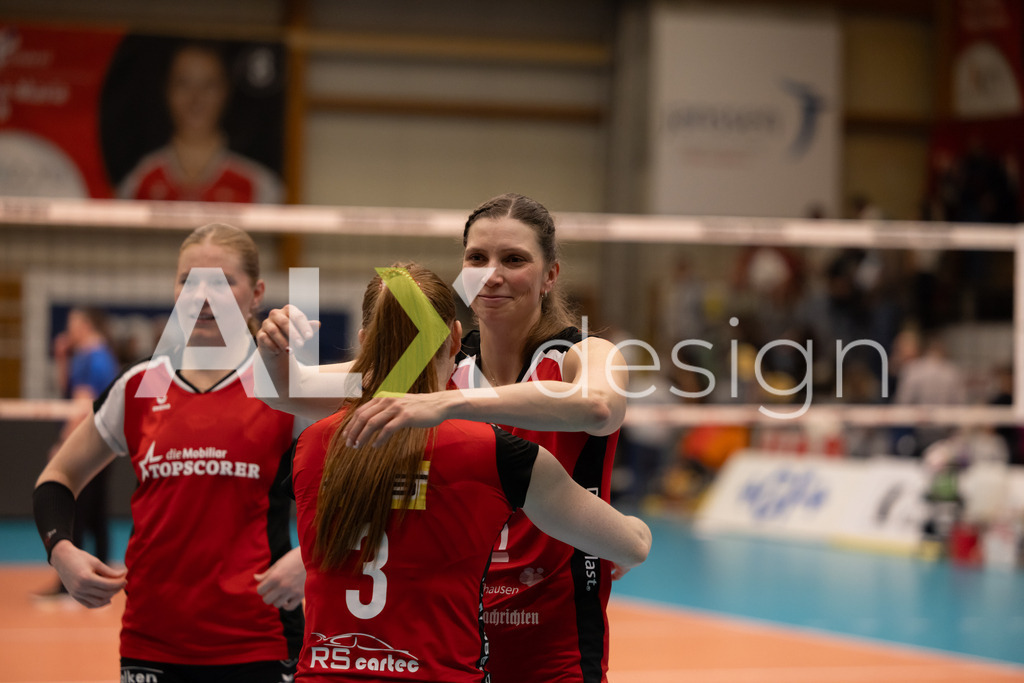 Volleyball I Frauen I Saison 2025-2026 I Volleyball NLA | Women I  Playoffs Finals 2/5 I  VC Kanti Schaffhausen - viteos NUC I  10.04.2026 | 11 Kateřina Holásková (CZ) (VC Kanti Schaffhausen) – Mitte und 3 Sydney Cole (USA) (VC Kanti Schaffhausen) – Pass / Zuspiel - Realisiert mit Pictrs.com