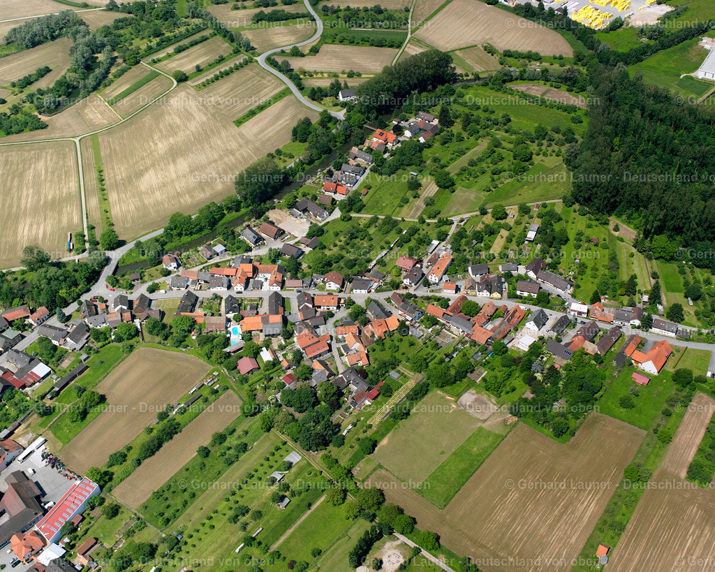 2626133 | FREISTETT 09.06.2006 Ortsansicht am Rande von landwirtschaftlichen Feldern und Nutzflächen  in Freistett im Bundesland Baden-Württemberg, Deutschland // Village view on the edge of agricultural fields and land  in Freistett in the state Baden-Wuerttemberg, Germany Foto: Gerhard Launer