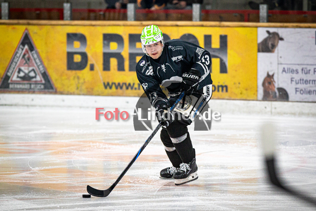 TSV Peißenberg MINERS gegen TEV Miesbach | Eishockey Bayernliga Herren Vorrunde 2024/25, TSV Peißenberg MINERS gegen TEV Miesbach, 20241201,Julian REISS (MINERS 33) in Aktion, Freisteller,2024-12-01 in Peißenberg (Eisstadion Peißenberg)Julian REISS (MINERS 33)Copyright: WolfgangxLindner