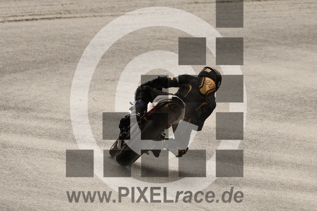 0091-20250721_12464 | Schöne Erinnerungen an spannende Momente - das festzuhalten ist unser Job. PIXELrace.de ist seit 2003 auf den Rennstrecken Europas unterwegs um die Action draußen beim Fahren und die wunderbare Stimmung imm Fahrerlager für euch einzufangen.