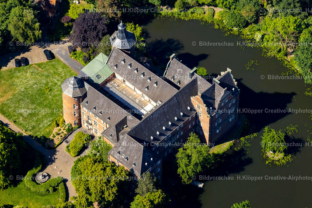 Luftbild Bedburg-3347 | Luftbildfotografie und Luftbild Bedburg Burganlage des Schloss in Bedburg im Bundesland Nordrhein-Westfalen, Deutschland - Realisiert mit Pictrs.com