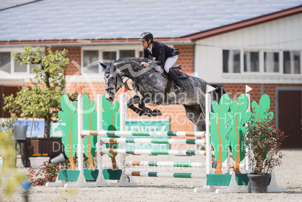 230516_Mühlen_04SprPf-L-422 | Deine schönsten Turniermomente als professionelle Fotos! Entdecke hochwertige Pferdesport-Fotografie im Online-Shop. Jetzt Fotos finden & bestellen!