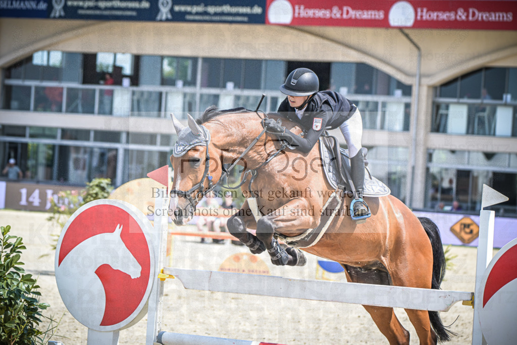 DOS_3189 | Entdecke hochwertige Reitturnierfotos von Foto Oger. Professionell, emotional und authentisch – jetzt Lieblingsmomente im Shop bestellen.Deutschlandweite Turnierfotografie. - Realisiert mit Pictrs.com